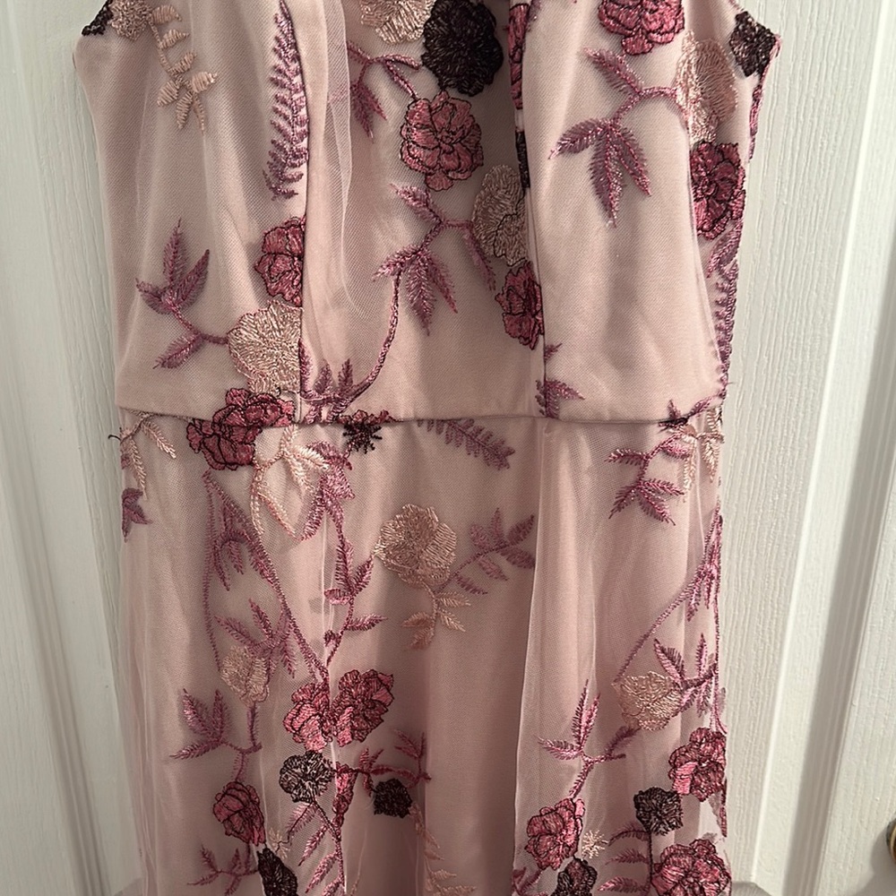 Chi Chi London Floral-embroidered woven maxi dress Pink - Picture 8 of 9